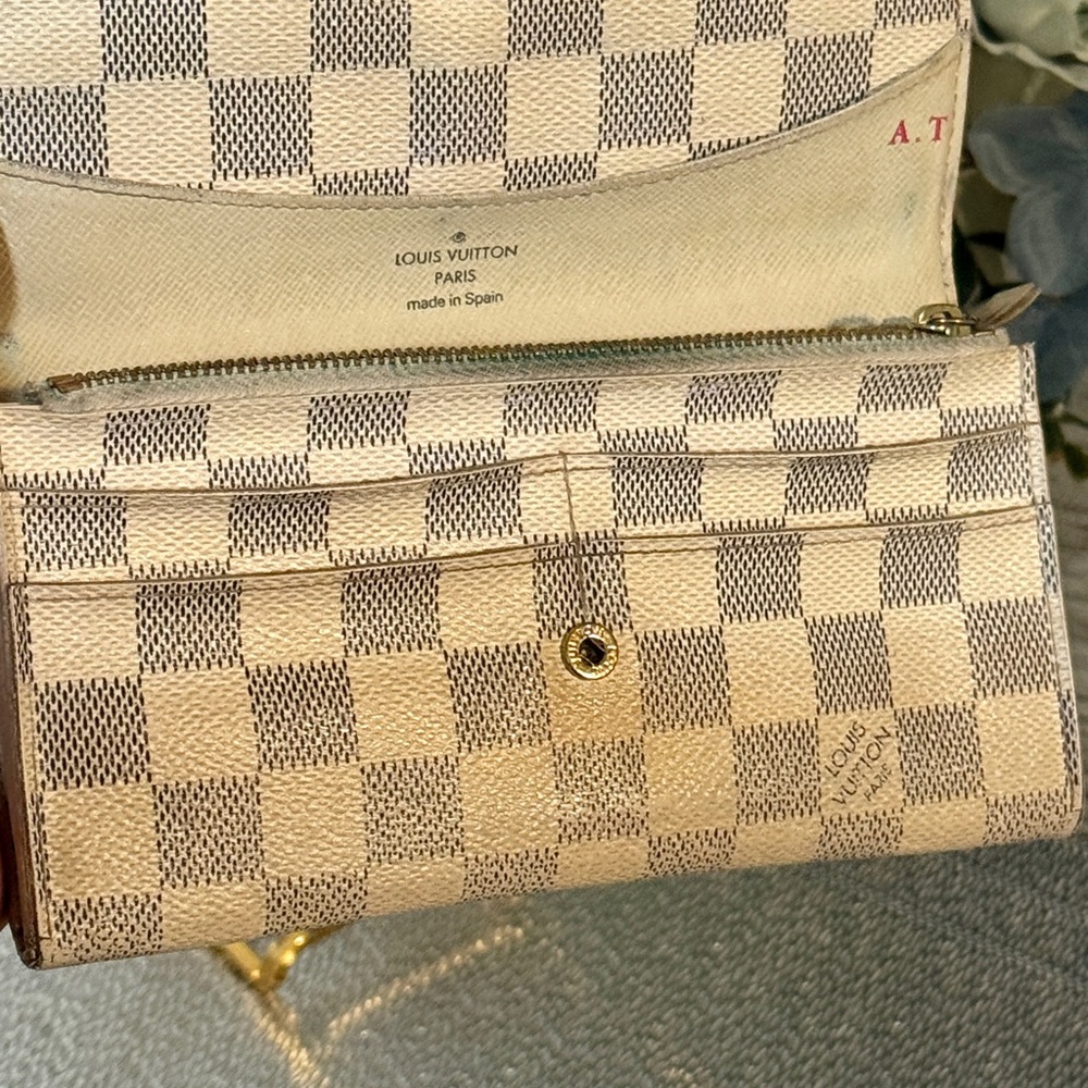 Louis Vuitton Damier Bifold Checkered Clutch - Picture 11 of 16